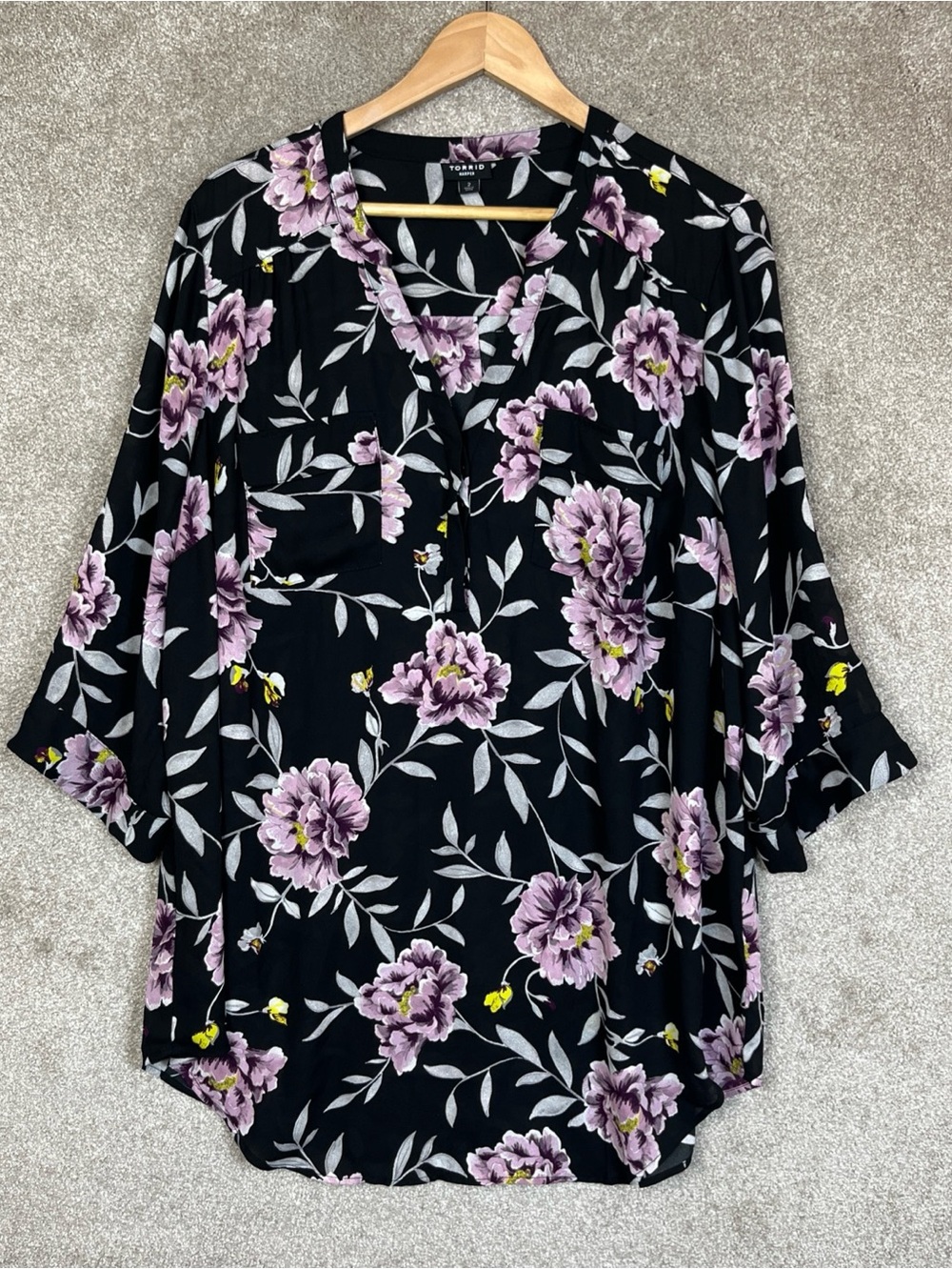 Torrid Blouse Womens 2 Black Purple Floral Button Top Lightweight Pockets- 5219